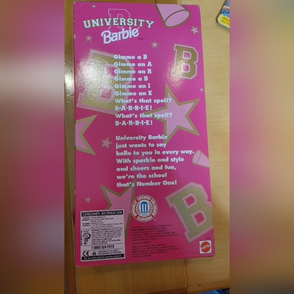 Barbie University of Connecticut Huskies Cheerleader 1996 Mattel - SEALED - Picture 3 of 3